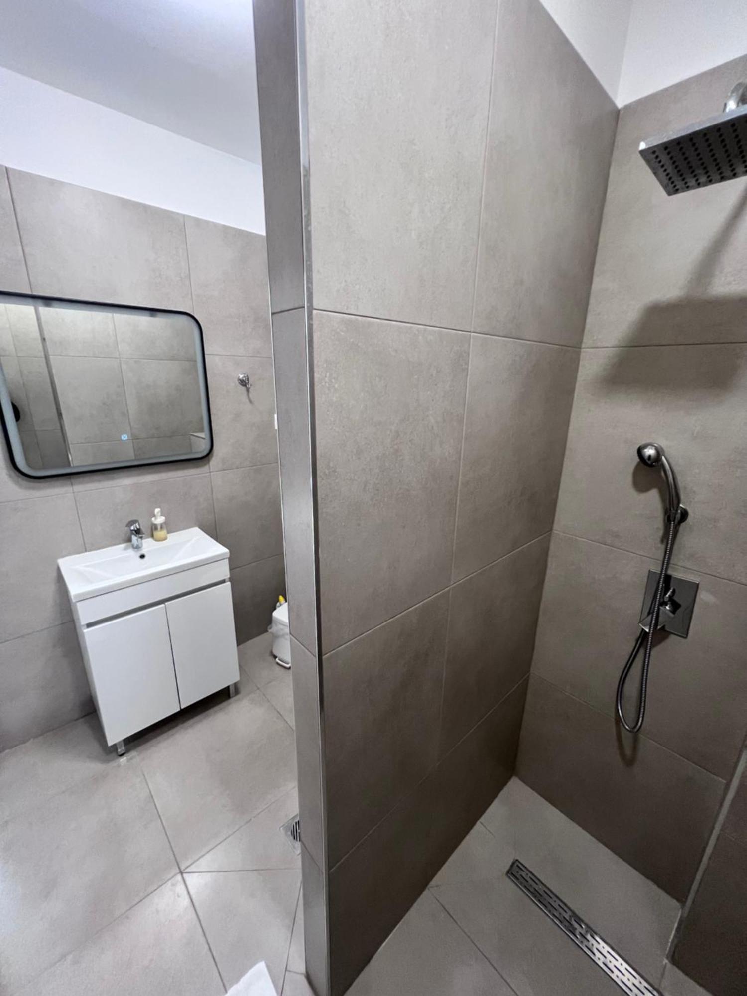 F Apartment Thessaloniki Buitenkant foto